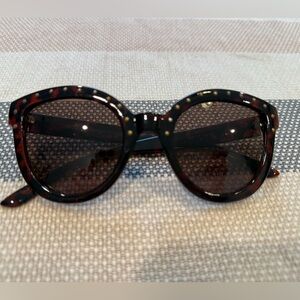 Stylish Tortoiseshell Sunglasses